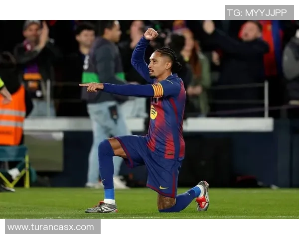 4： 2！莱万帽子戏法+逾越内马尔，亚马尔分手后三连击，巴萨追上皇马