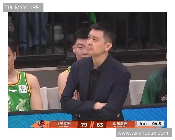 杨鸣清晨两点发视频怒怼裁判：缄默沉静只能换来得陇望蜀 或被CBA追罚